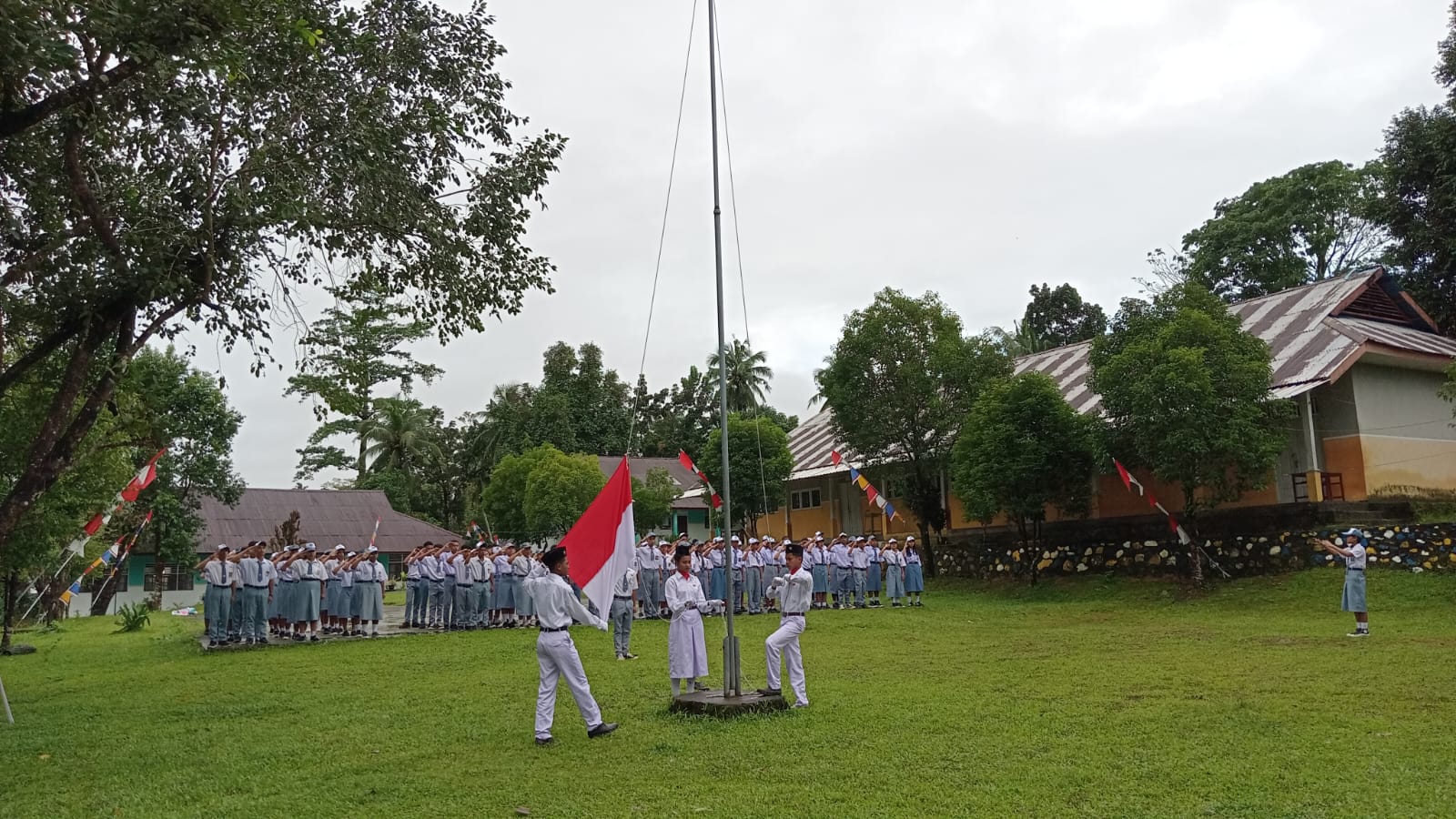 SMA KRISTEN PASSO DALAM UPACARA BENDERA HUT RI KE 80