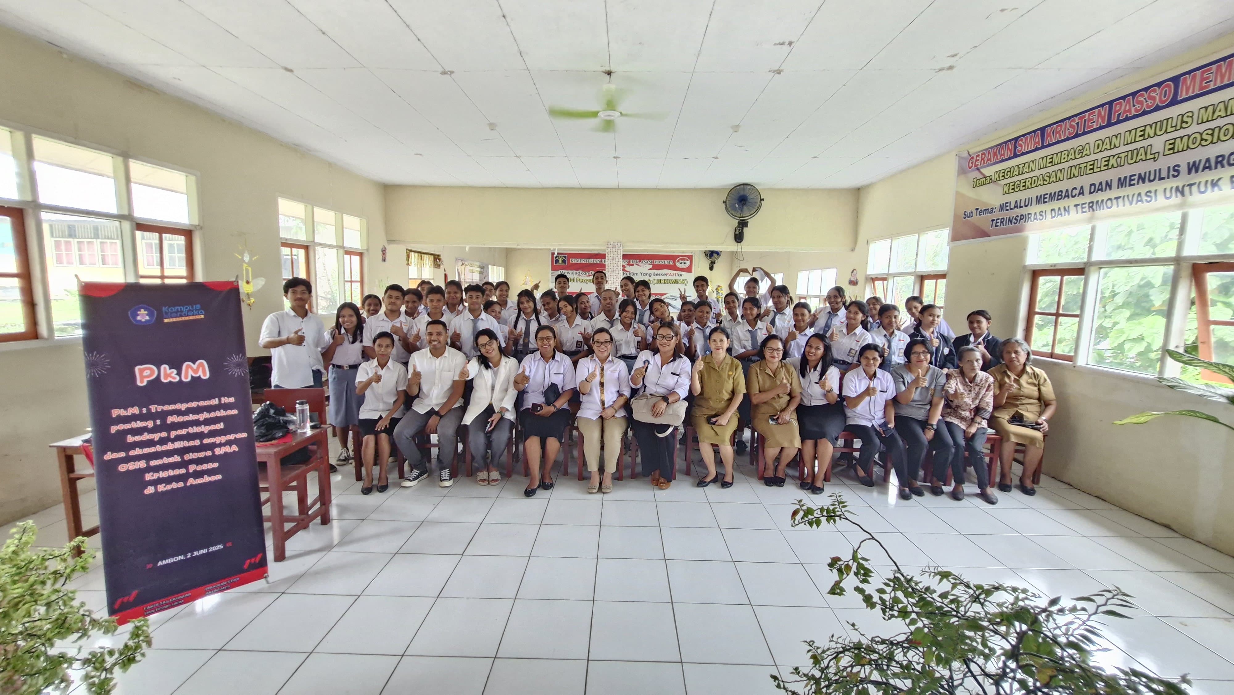 LEMBAGA PENGABDIAN UKIM LAKUKAN PKM SOAL TRANSPARANSI ANGGARAN DI SMA KRISTEN PASSO