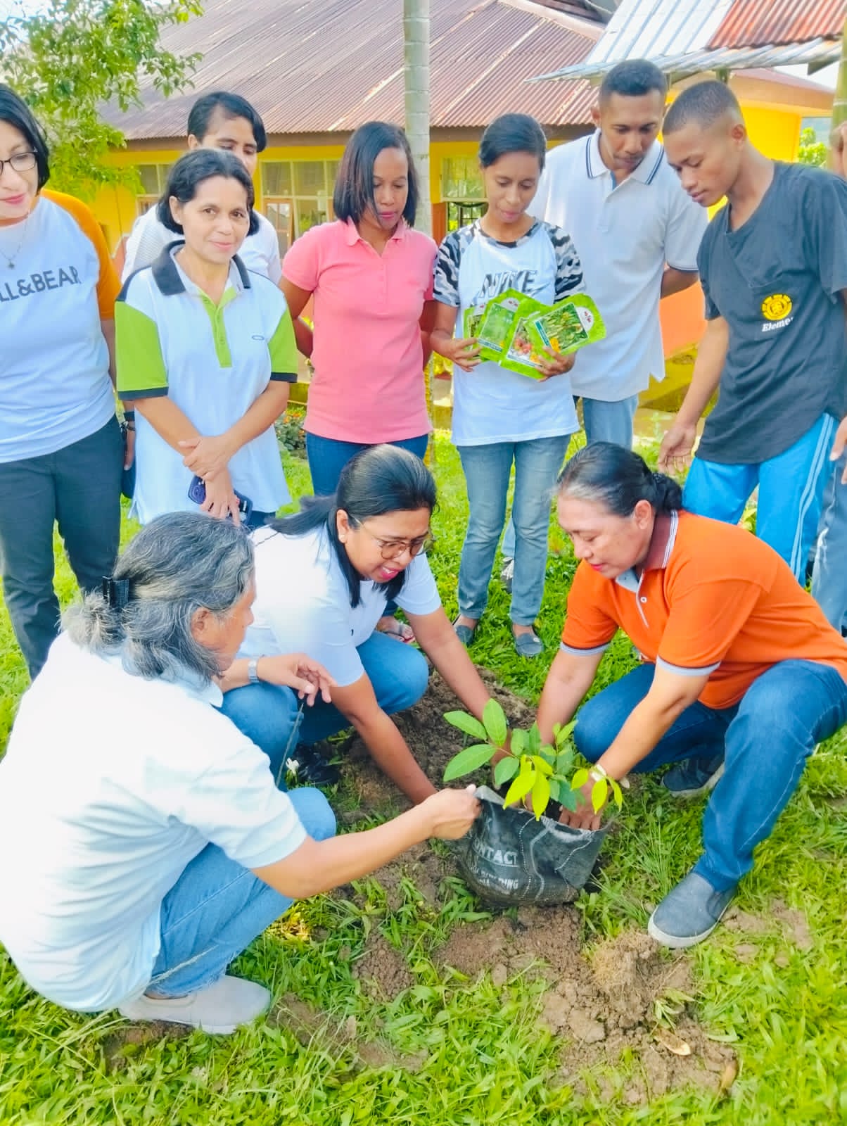 SMA Kristen Passo Canangkan Gerakan Sekolah Menanam.